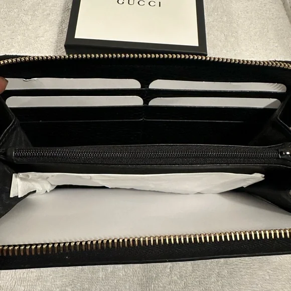 Gucci zippy wallet with signature GG on front - Picture 2 of 7